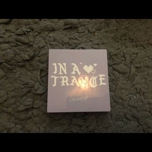 GENTLY SWATCHED COLOURPOP IN A TRANCE PALETTE